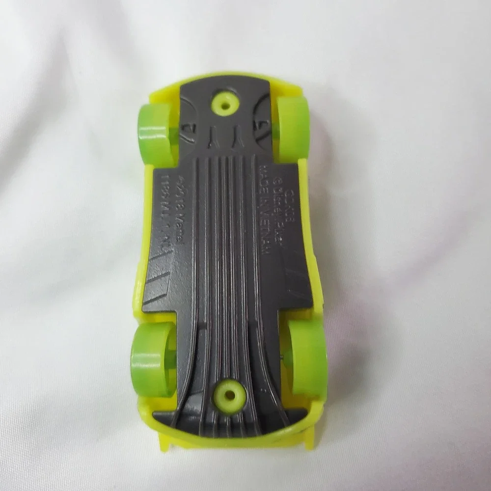 Disney‎ Pixar Cars Cruz Ramirez Dinoco 51 Yellow Toy Car Mattel